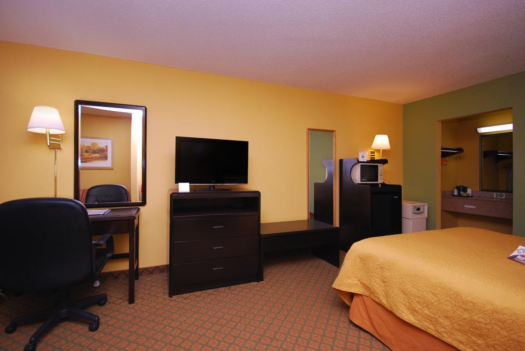 Quality Inn & Suites Orlando Airport Zewnętrze zdjęcie